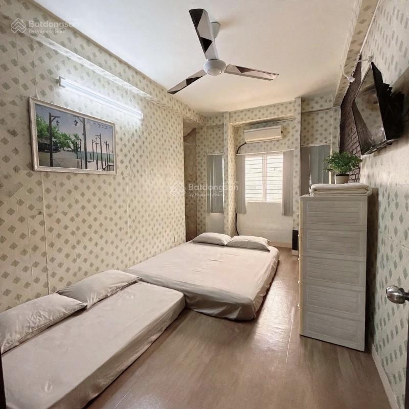 Nhà 55m2, nhỉnh 8 tỷ, xe hơi đỗ cửa, phan đình phùng, tiện mua ở hoặc làm mbkd.