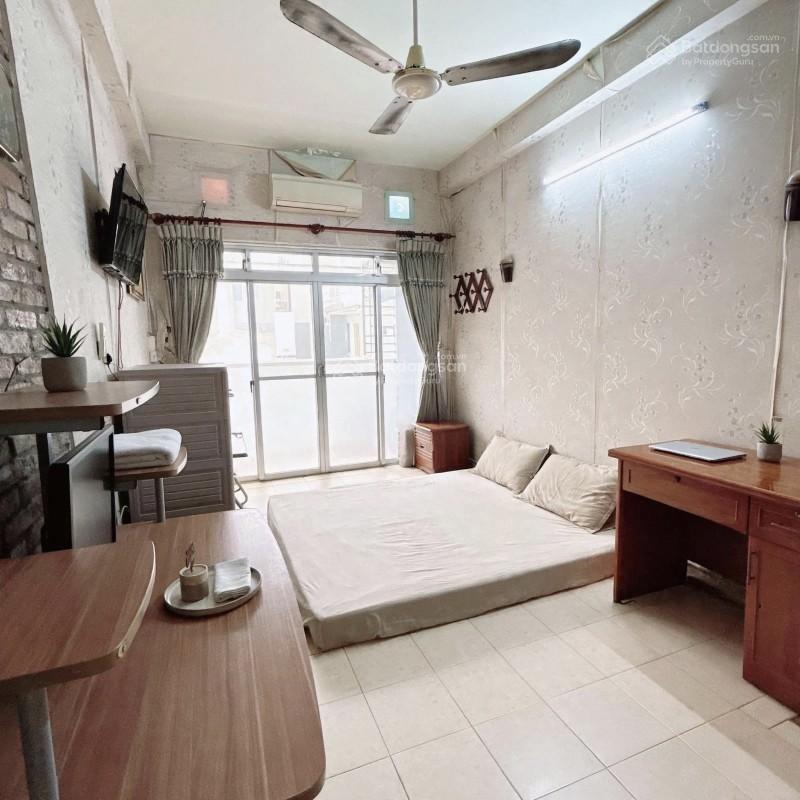 Nhà 55m2, nhỉnh 8 tỷ, xe hơi đỗ cửa, phan đình phùng, tiện mua ở hoặc làm mbkd.