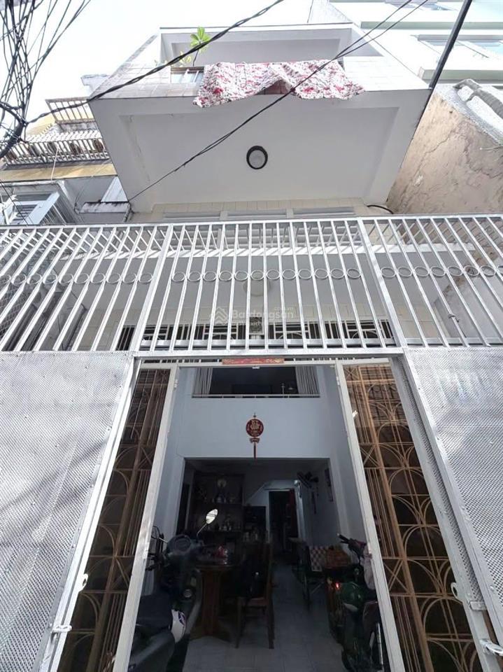 7.8 tỷ  nhà dt 56 m2 (4x15)  huỳnh văn bánh. chỉ 1 căn ra mt ô tô. vị trí thuận tiện mua ở