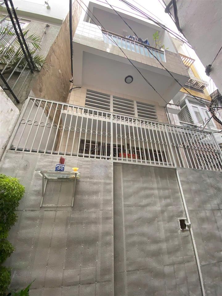 7.8 tỷ  nhà dt 56 m2 (4x15)  huỳnh văn bánh. chỉ 1 căn ra mt ô tô. vị trí thuận tiện mua ở