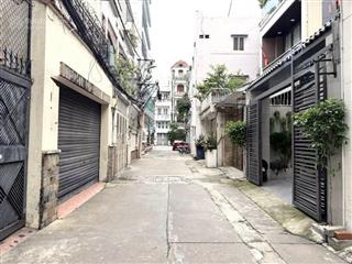 7.8 tỷ  nhà dt 56 m2 (4x15)  huỳnh văn bánh. chỉ 1 căn ra mt ô tô. vị trí thuận tiện mua ở