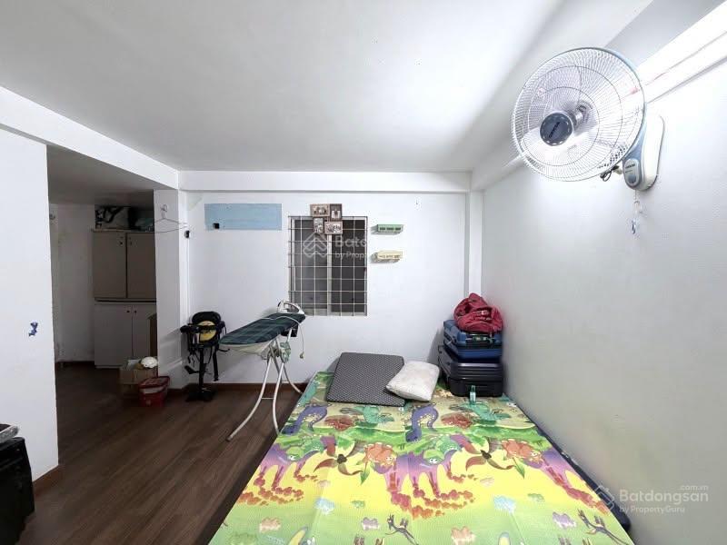 7.8 tỷ  nhà dt 56 m2 (4x15)  huỳnh văn bánh. chỉ 1 căn ra mt ô tô. vị trí thuận tiện mua ở