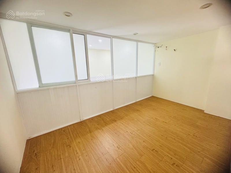 Bán nhanh nhà 61 m2, đẹp ở hoặc kinh doanh, hẻm thông, giá 6.x tỷ.