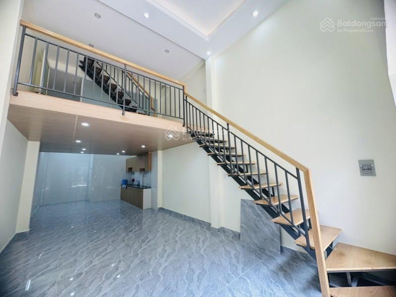 Bán nhanh nhà 61 m2, đẹp ở hoặc kinh doanh, hẻm thông, giá 6.x tỷ.