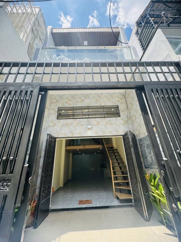 Bán nhanh nhà 61 m2, đẹp ở hoặc kinh doanh, hẻm thông, giá 6.x tỷ.