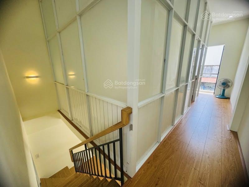 Bán nhanh nhà 61 m2, đẹp ở hoặc kinh doanh, hẻm thông, giá 6.x tỷ.