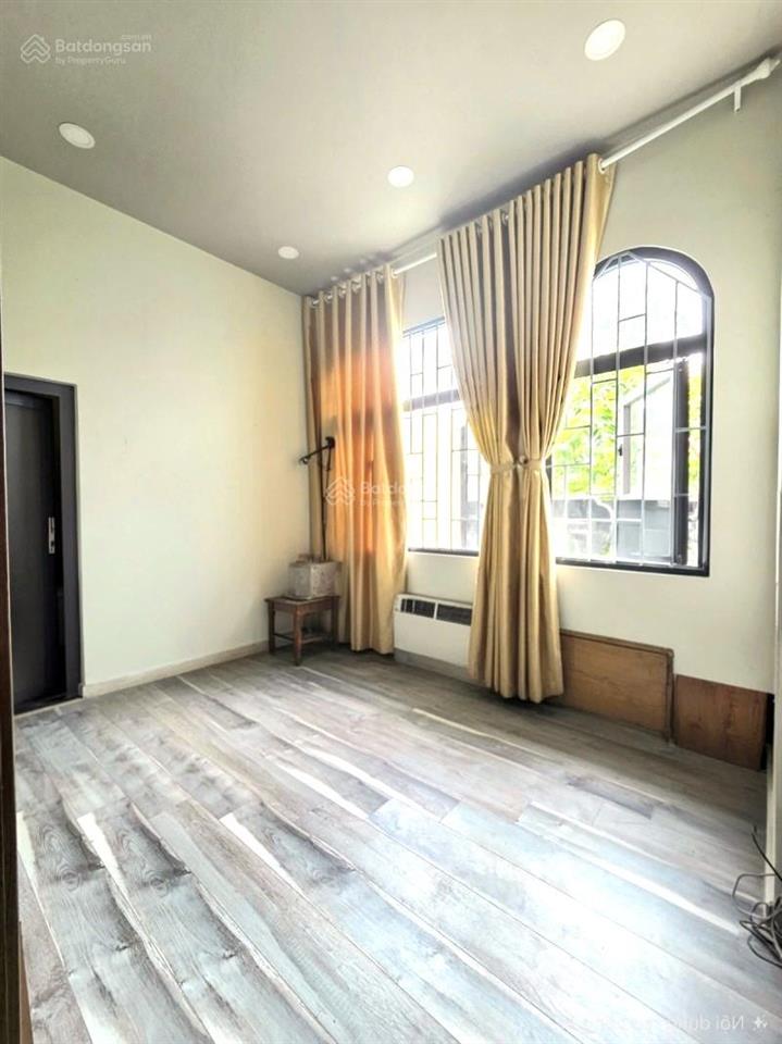 Bán gấp nhà 68 m2, hẻm thông, tiện mua ở, giá 6.99 tỷ (tl).