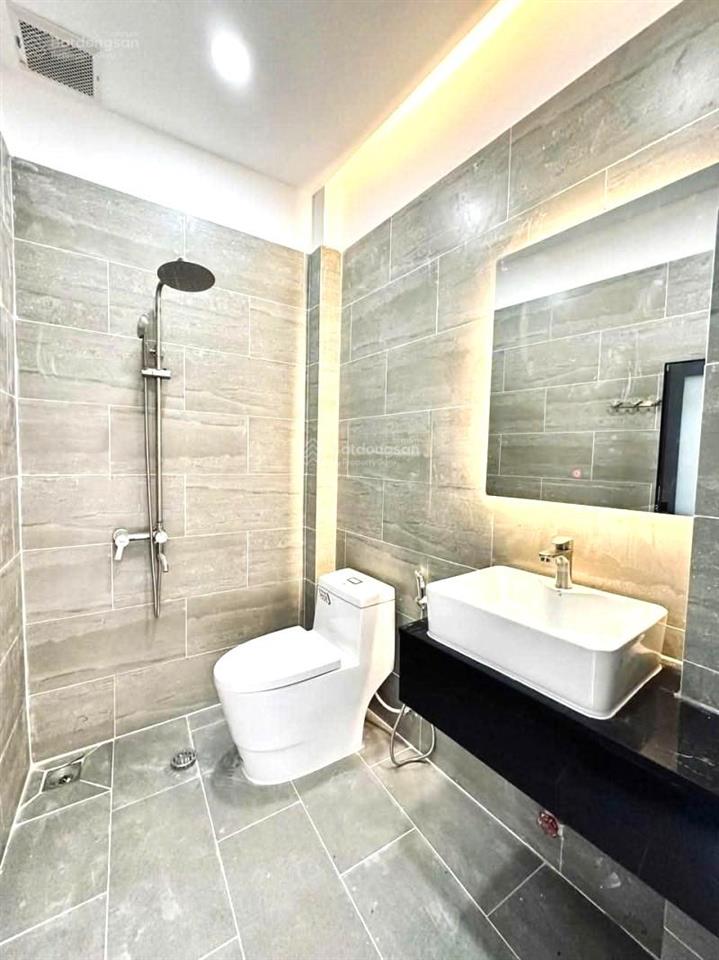 Bán gấp nhà 68 m2, hẻm thông, tiện mua ở, giá 6.99 tỷ (tl).