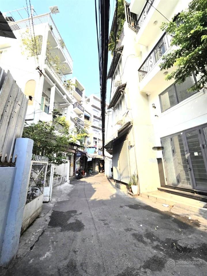 Bán gấp nhà 68 m2, hẻm thông, tiện mua ở, giá 6.99 tỷ (tl).