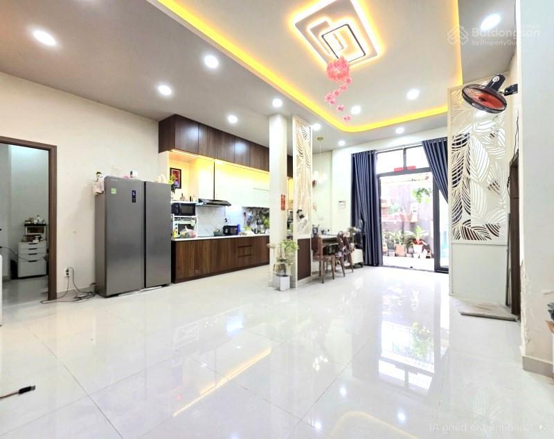 Bán gấp nhà 68 m2, hẻm thông, tiện mua ở, giá 6.99 tỷ (tl).