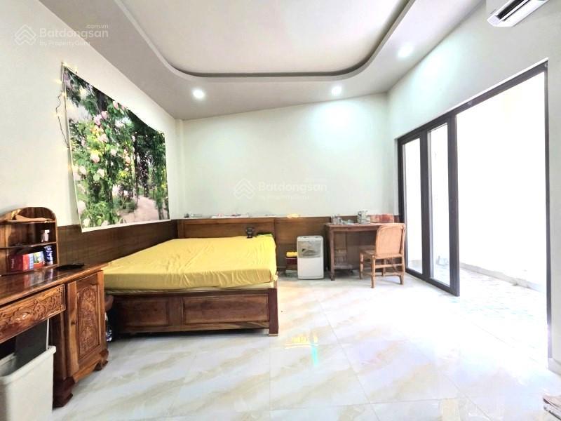 Bán gấp nhà 68 m2, hẻm thông, tiện mua ở, giá 6.99 tỷ (tl).