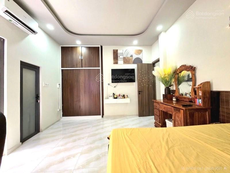 Bán gấp nhà 68 m2, hẻm thông, tiện mua ở, giá 6.99 tỷ (tl).