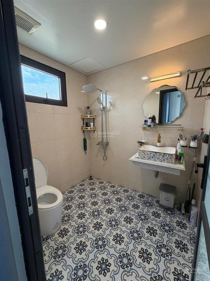 Tôi cần bán chcc lạc hồng, tây hồ, 79.2m2, 2pn, nhà đẹp, giá 6.8 tỷ.  0981 545 ***