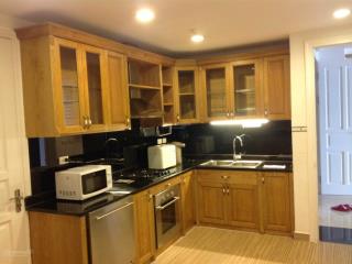 Tôi cần bán chcc lạc hồng, tây hồ, 76.6m2, 2pn, giá 6.4 tỷ.  0981 545 ***