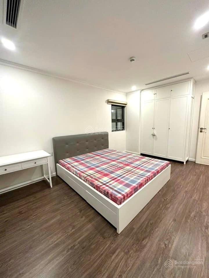 Cho thuê căn hộ phố đội cấn, ba đình, 170m2, 4pn, full nội thất, 23 tr/th.  0981 545 ***