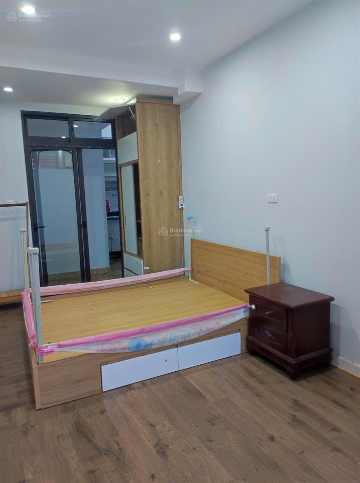 Cho thuê chcc hoa đào, 713 lạc long quân, 86m, 2pn, full nội thất, 10.5 tr/th.  0981 545 ***