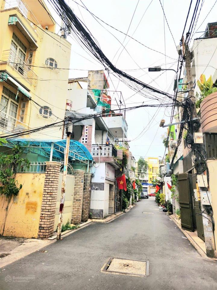 Nhà góc 2 mặt tiền  gần chợ trần hữu trang, khai thác cực tốt