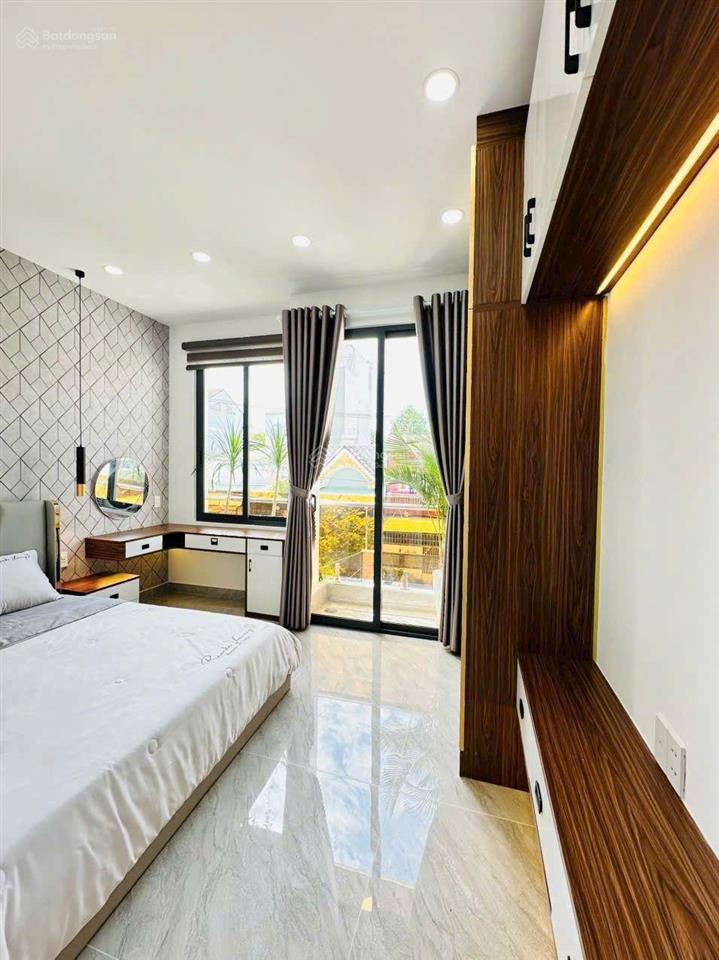 Bán nhà mặt tiền kinh doanh ngang 4m2 dài 20m. nhà trệt + lửng + 3 lầu mới 100%