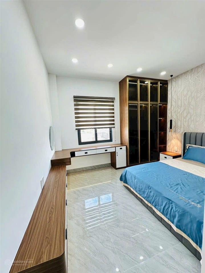 Bán nhà mặt tiền kinh doanh ngang 4m2 dài 20m. nhà trệt + lửng + 3 lầu mới 100%