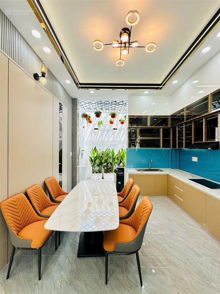 Bán nhà mặt tiền kinh doanh ngang 4m2 dài 20m. nhà trệt + lửng + 3 lầu mới 100%