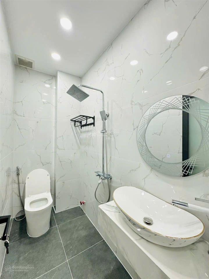 Bán nhà mặt tiền kinh doanh ngang 4m2 dài 20m. nhà trệt + lửng + 3 lầu mới 100%
