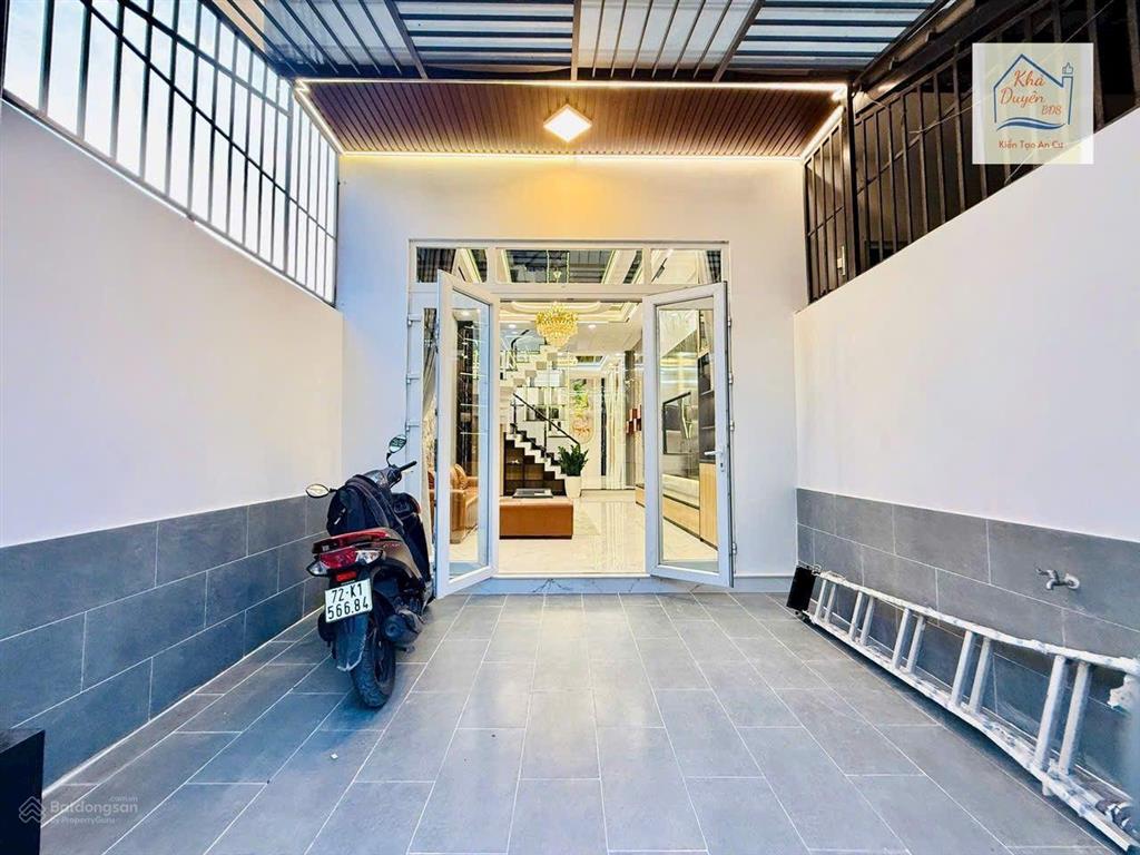 Bán nhà 3 lầu, mặt tiền đường tx23  quận 12. đường thông, kinh doanh buôn bán đa ngành.