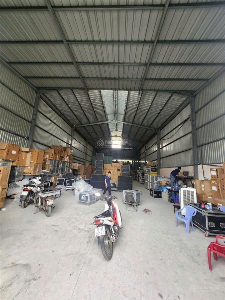Bán xưởng 780m2 mặt tiền đường xe container