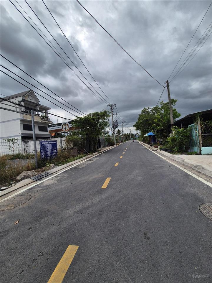 Đất góc 2 mặt tiền đường nhựa thông, đất ngang 80m dài 40m