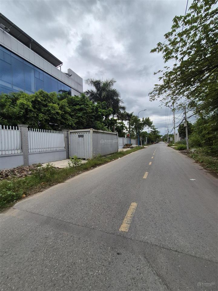 Đất góc 2 mặt tiền đường nhựa thông, đất ngang 80m dài 40m