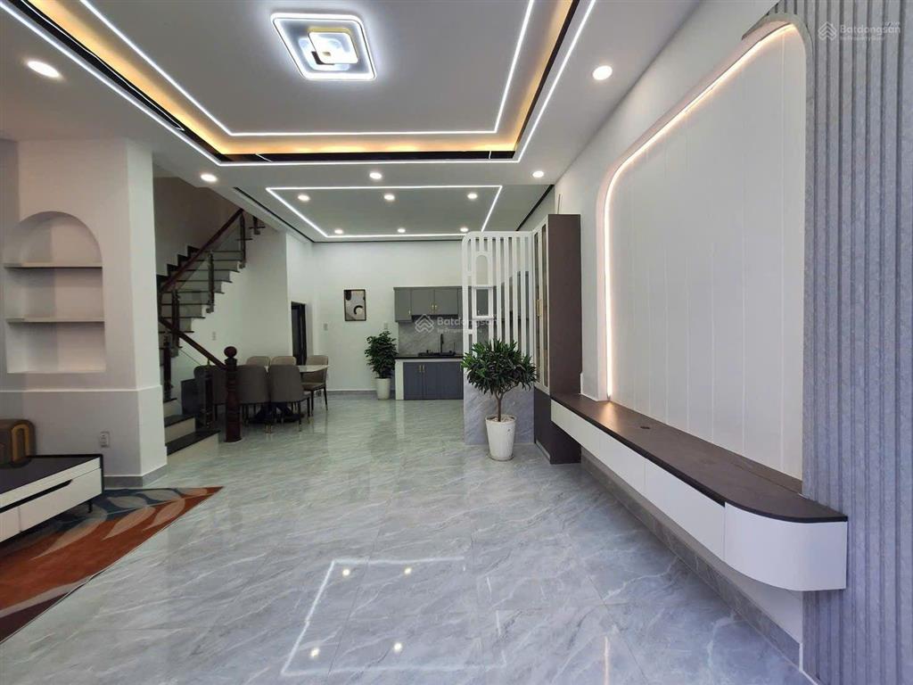 Bán nhà 2 lầu 1/ tô ngọc vân, cách chỉ 30m. đường xe tải thông 2 đầu