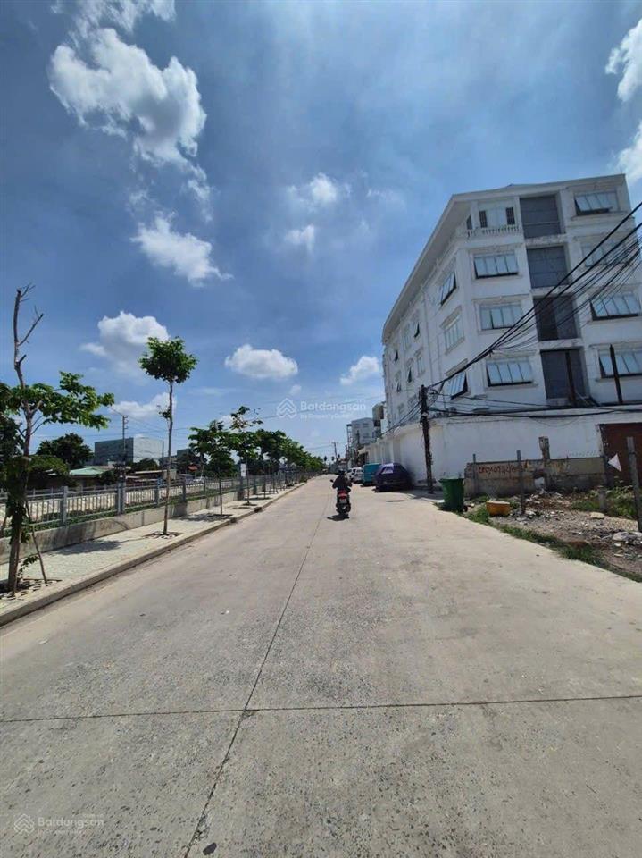 Bán dãy trọ 8x25m, ngay ngã tư vườn lài đang có 10 phòng cho thuê full