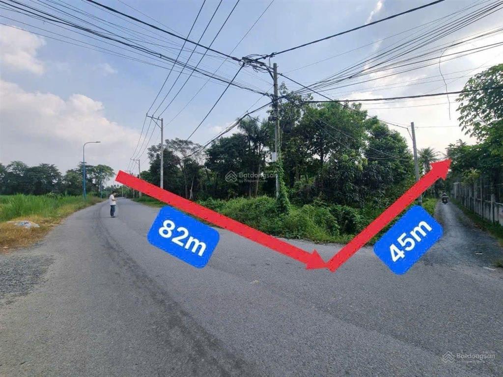 Đất góc 2 mặt tiền ngang 82 dài 45m không lộ giới, tổng 3251,7 mét. đường nhựa xe tải lớn