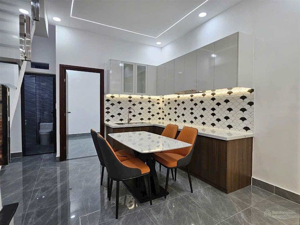 Bán 1 lầu, xây mới 100%. cách hà huy giáp chỉ 50m, nhà 3 phòng