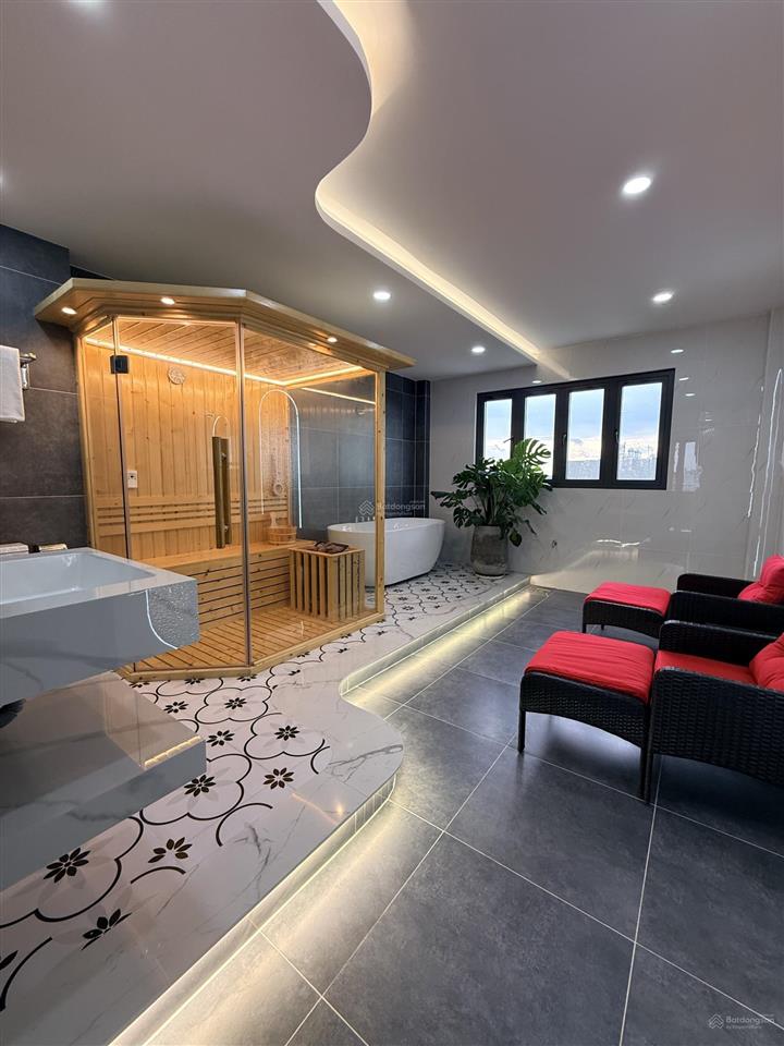 Bán nhà phố xây mới có thang máy, thiết kế xịn xò với diện tích siêu khủng