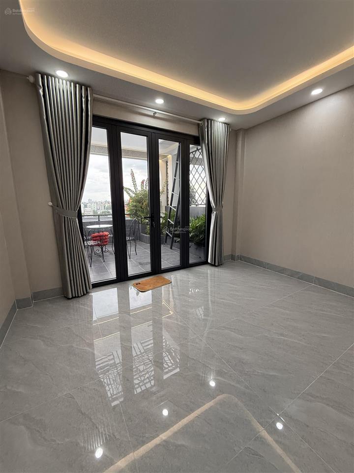 Bán nhà phố xây mới có thang máy, thiết kế xịn xò với diện tích siêu khủng