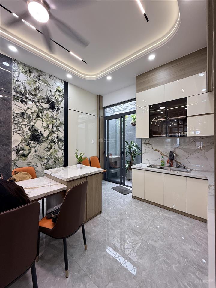 Bán nhà 4 x 17,3m, xây mới 100%, full nội thất xịn xò. chỉ việc xách vali vào ở