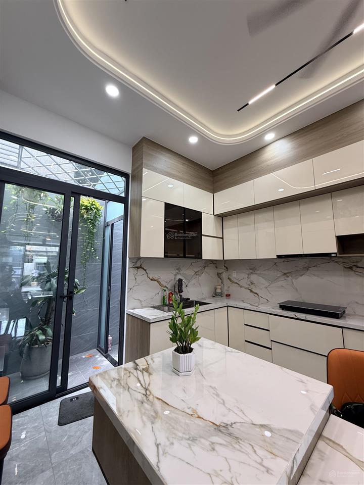 Bán nhà 4 x 17,3m, xây mới 100%, full nội thất xịn xò. chỉ việc xách vali vào ở