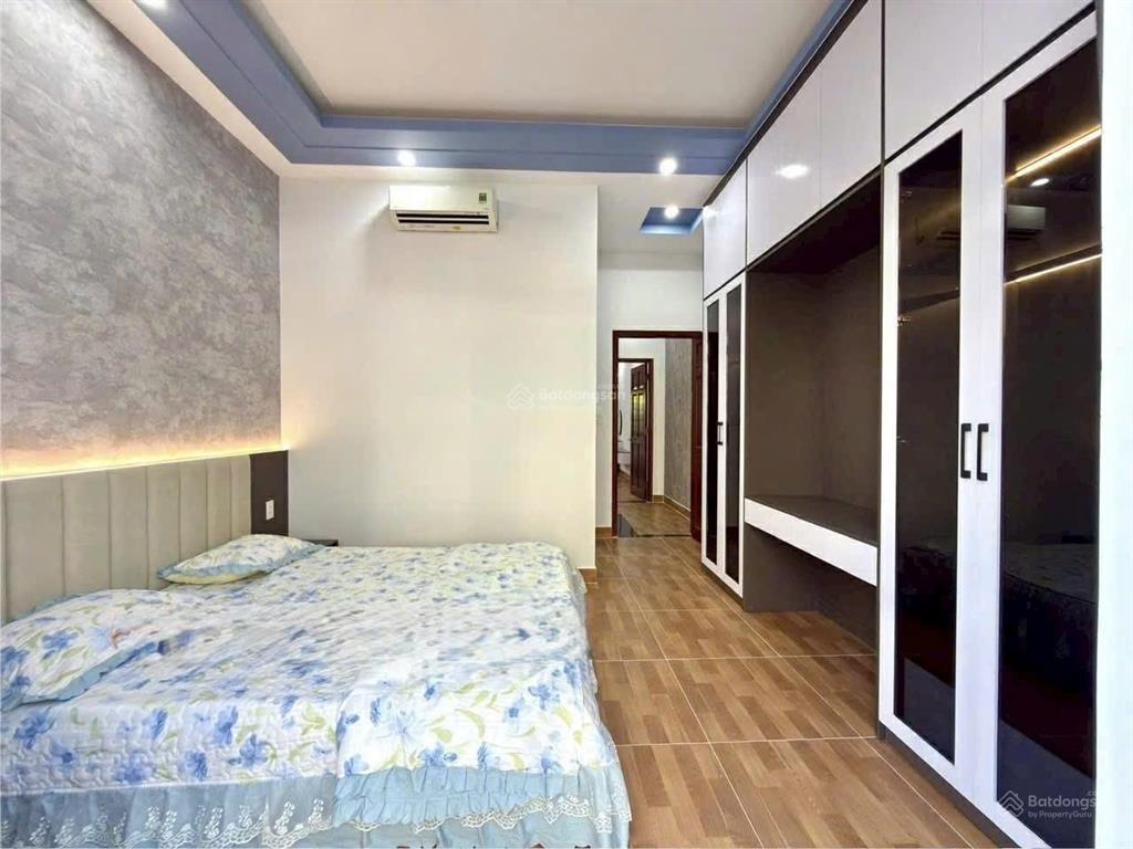 Bán nhà trệt 3 lầu, khu nhà lầu vip, đường nhựa 10m. với diện tích cực khủng