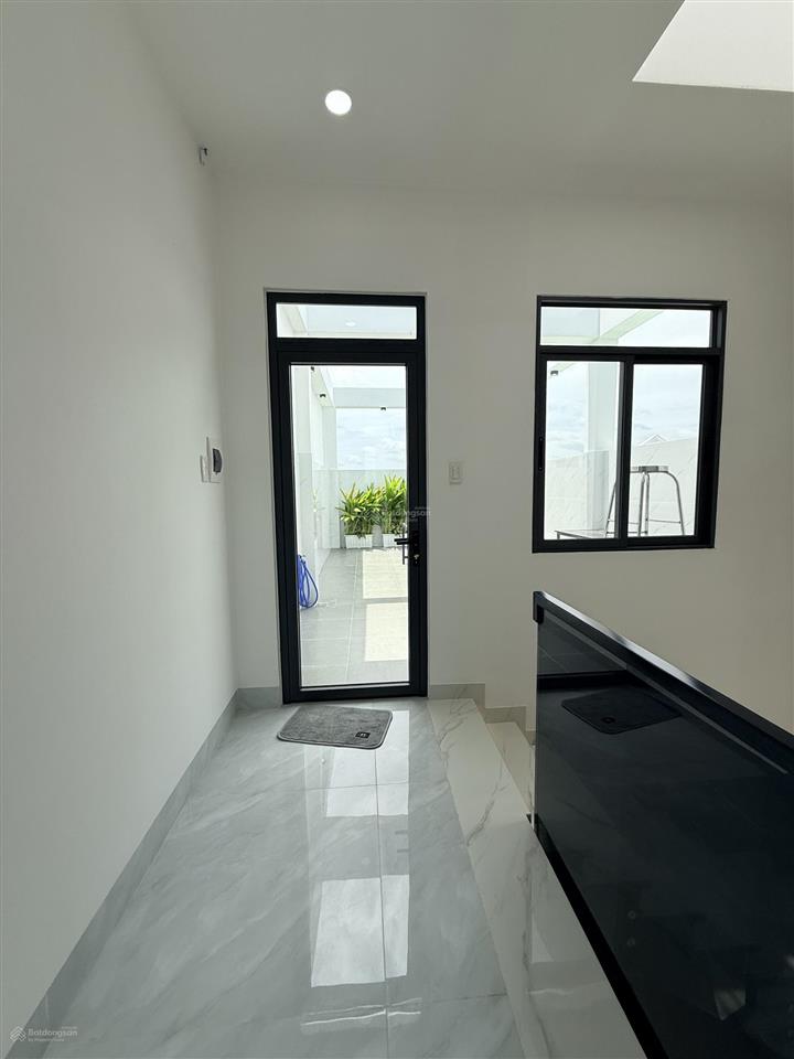 Bán nhà 1/ đường lớn, nhà 4 x 21,2m và được xây mới 100%. tặng kèm full nội thất