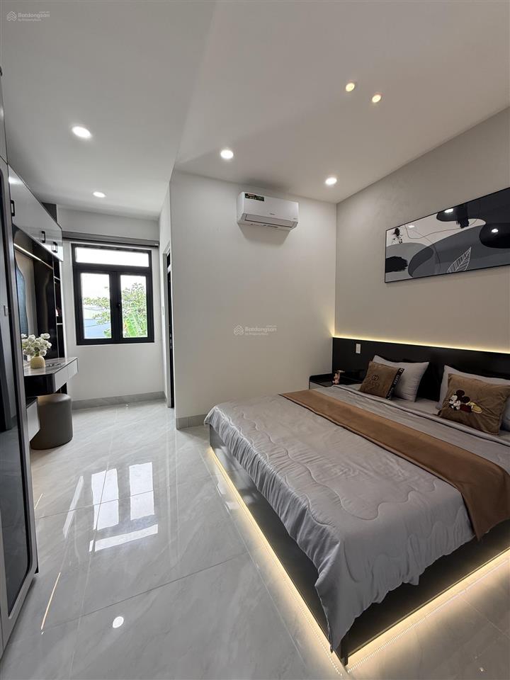 Bán nhà 1/ đường lớn, nhà 4 x 21,2m và được xây mới 100%. tặng kèm full nội thất