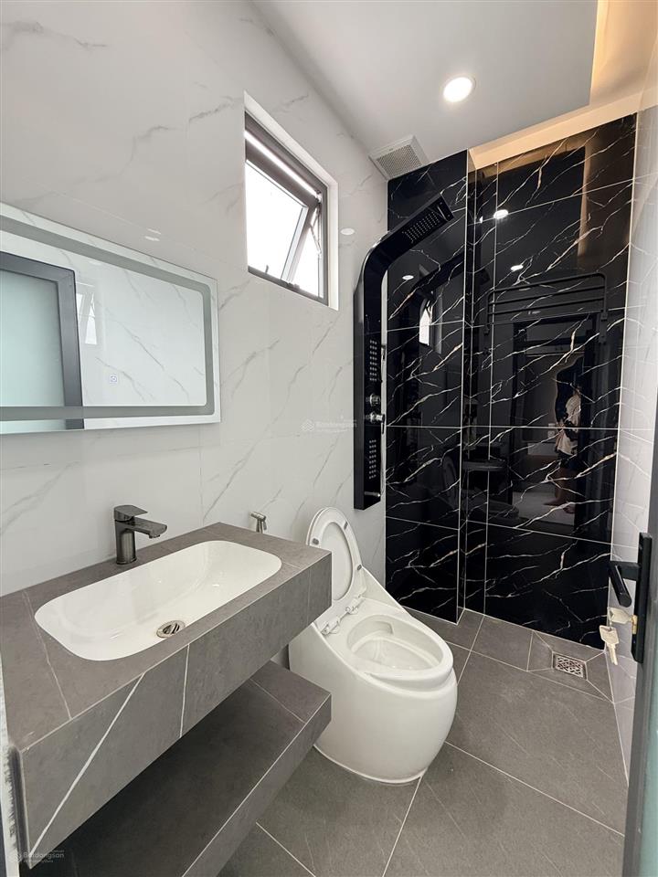 Bán nhà 1/ đường lớn, nhà 4 x 21,2m và được xây mới 100%. tặng kèm full nội thất