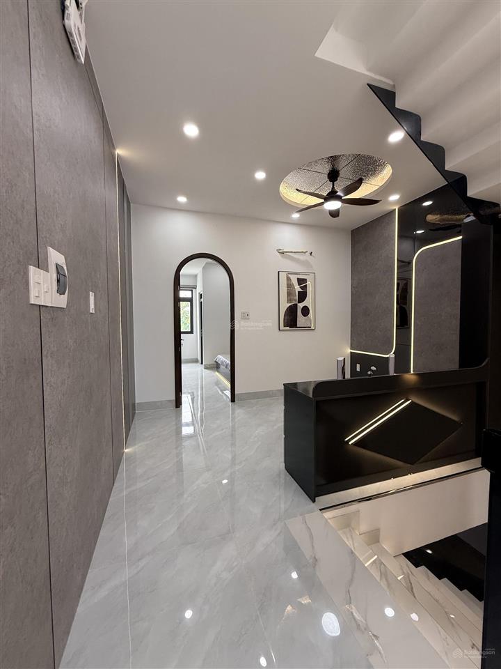 Bán nhà 1/ đường lớn, nhà 4 x 21,2m và được xây mới 100%. tặng kèm full nội thất