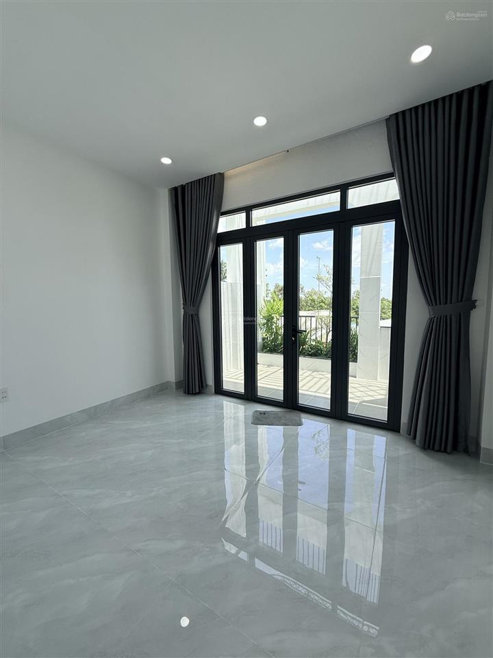 Bán nhà 1/ đường lớn, nhà 4 x 21,2m và được xây mới 100%. tặng kèm full nội thất
