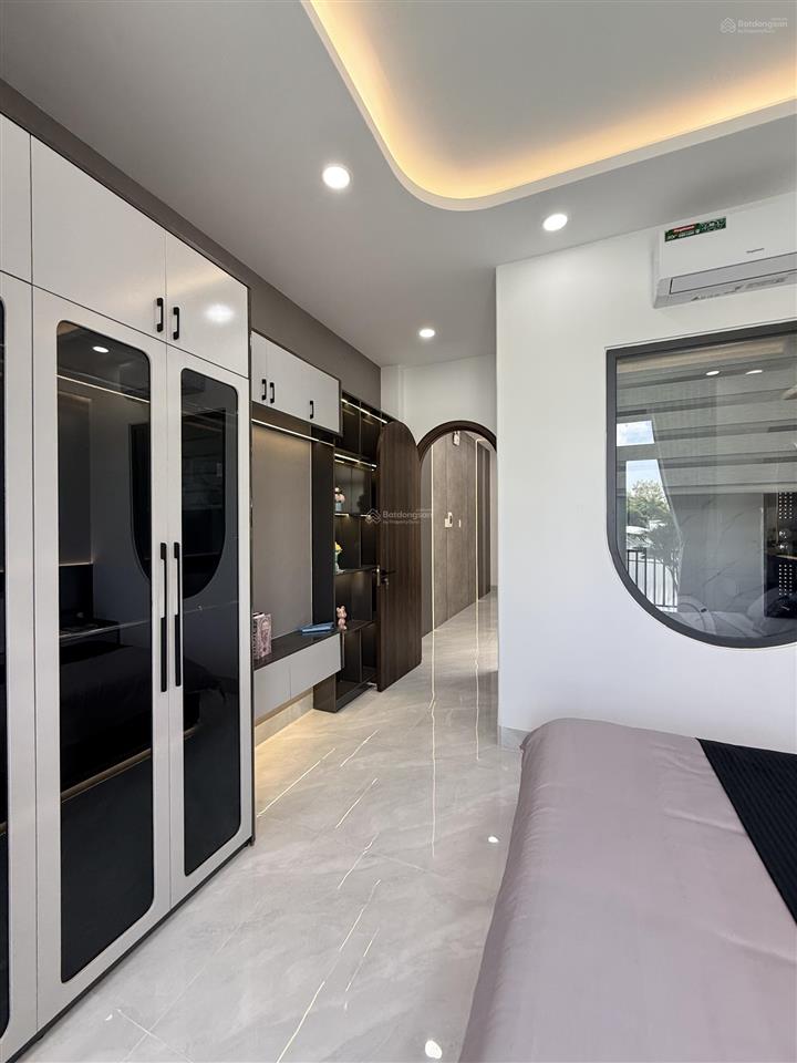 Bán nhà 1/ đường lớn, nhà 4 x 21,2m và được xây mới 100%. tặng kèm full nội thất