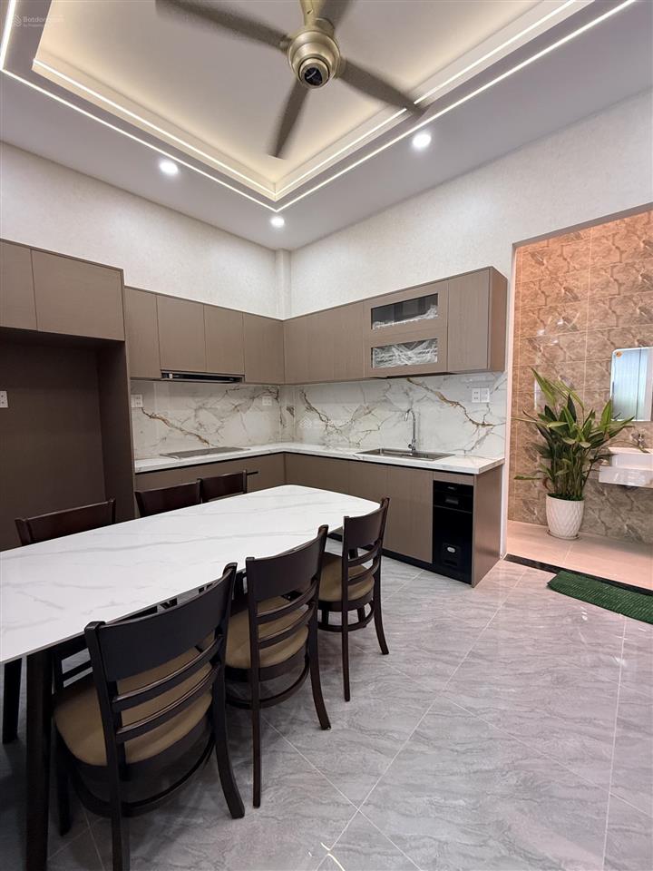 Bán nhà 2 lầu xây mới, diện tích 4m3 x 24, diện tích sử dụng thoải mái