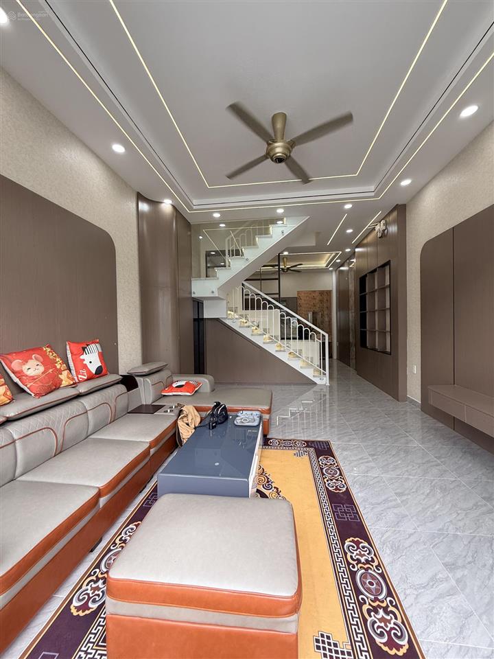 Bán nhà 2 lầu xây mới, diện tích 4m3 x 24, diện tích sử dụng thoải mái