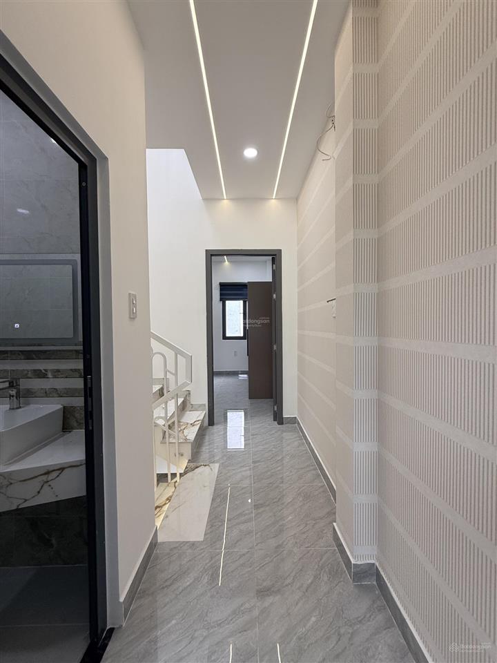Bán nhà 2 lầu xây mới, diện tích 4m3 x 24, diện tích sử dụng thoải mái