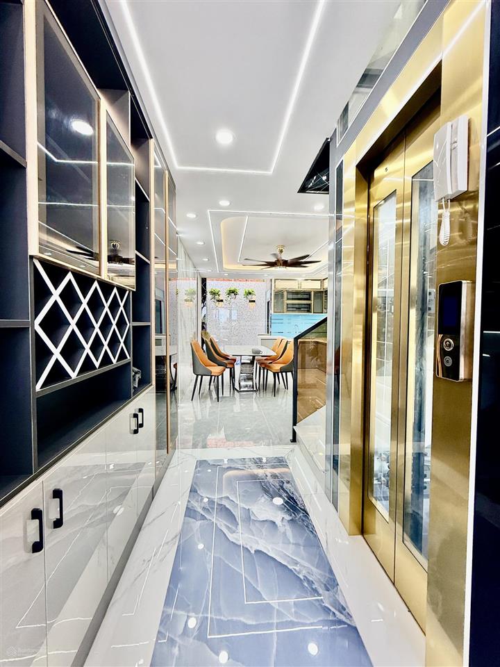 Nhà có thang máy, 4x16 trệt lửng 3 lầu full nội thất, xây mới 100%