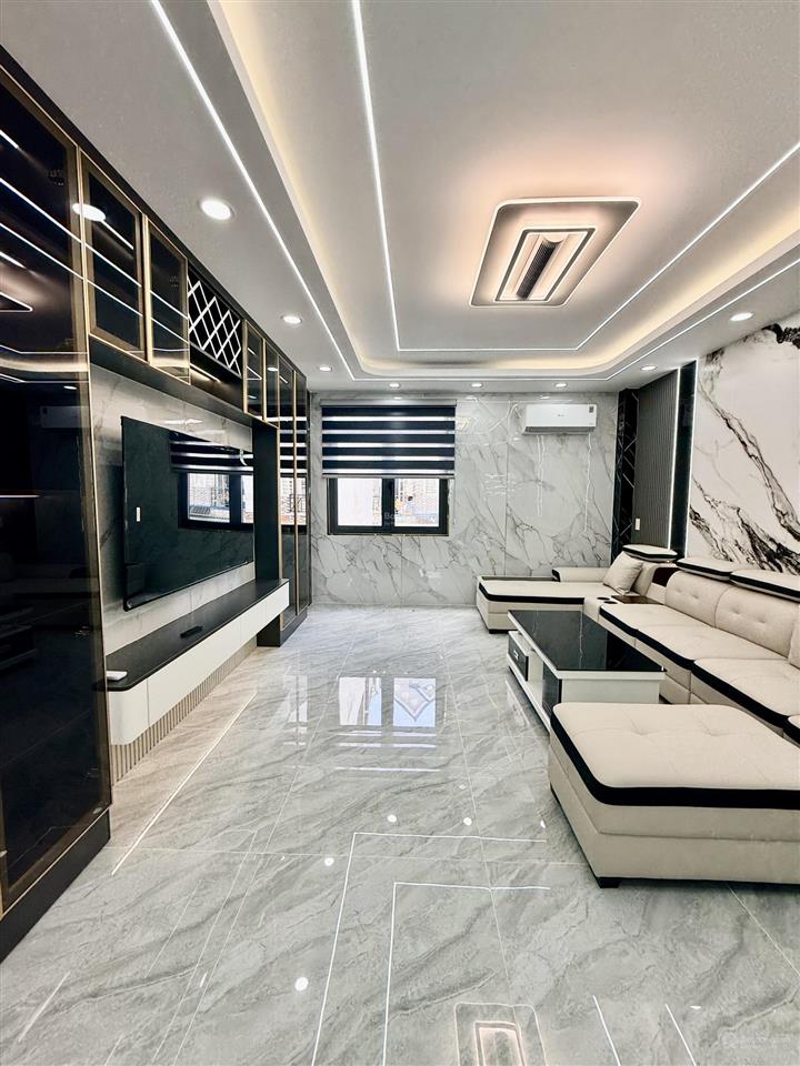 Nhà có thang máy, 4x16 trệt lửng 3 lầu full nội thất, xây mới 100%