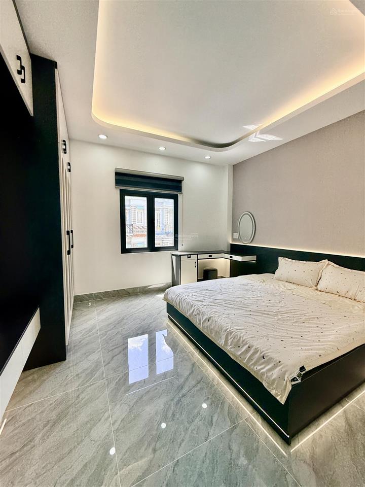 Nhà có thang máy, 4x16 trệt lửng 3 lầu full nội thất, xây mới 100%